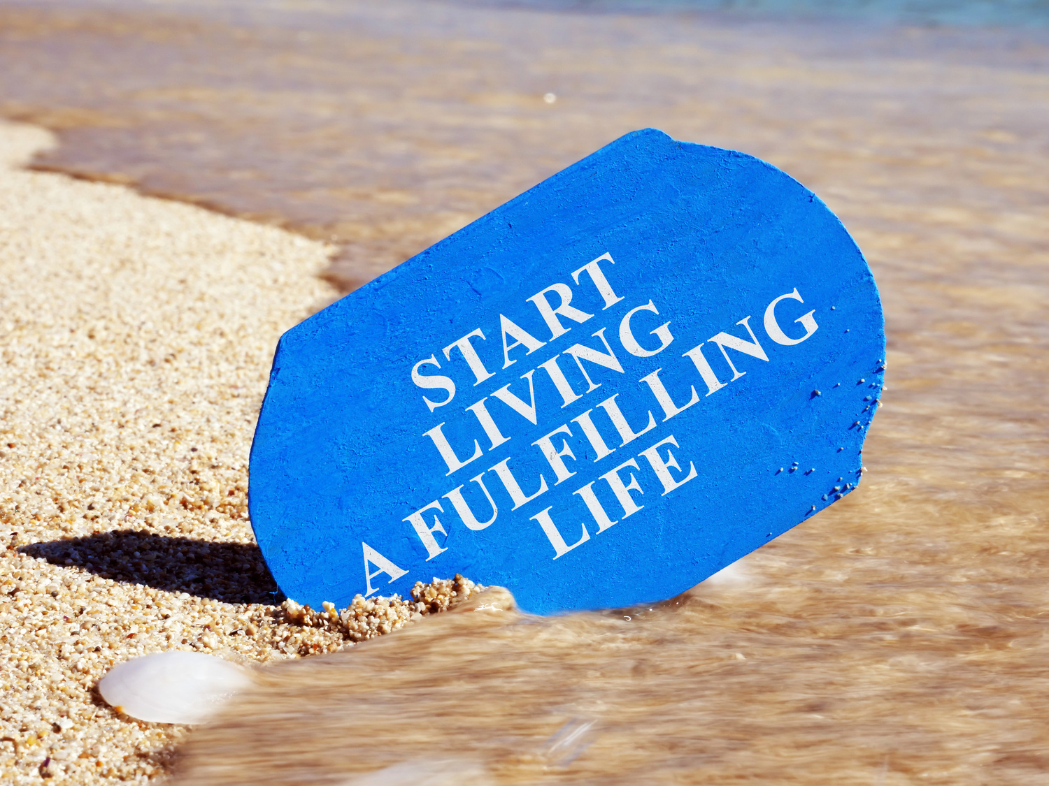 Start living a fulfilling life written on a plank.